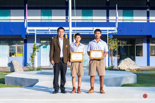 มอบเกียรติบัตร นักเรียนและคุณครูที่ได้รับรางวัล